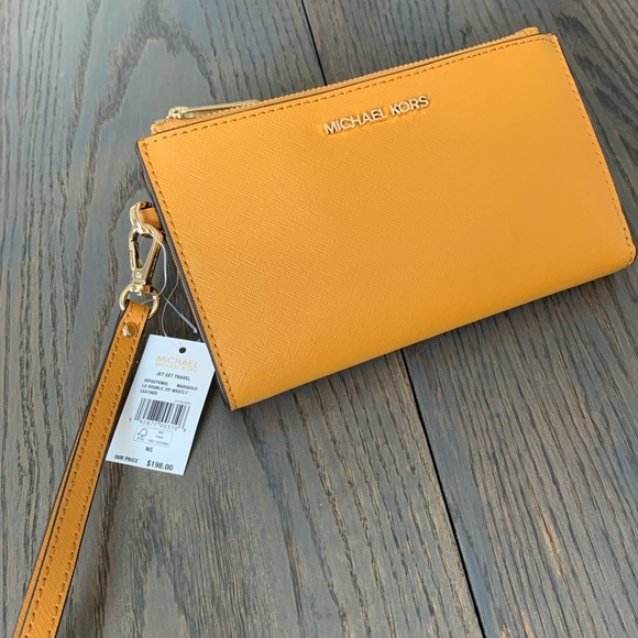 Michael Kors NEW jet set wallet/ phone holder/wristlet - Picture 7 of 8